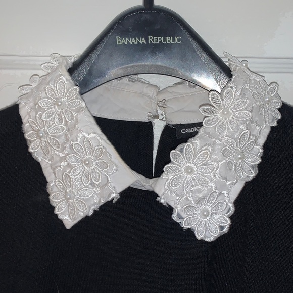 Cable & Gauge Black Blouse with White Lace Collar - Picture 3 of 3